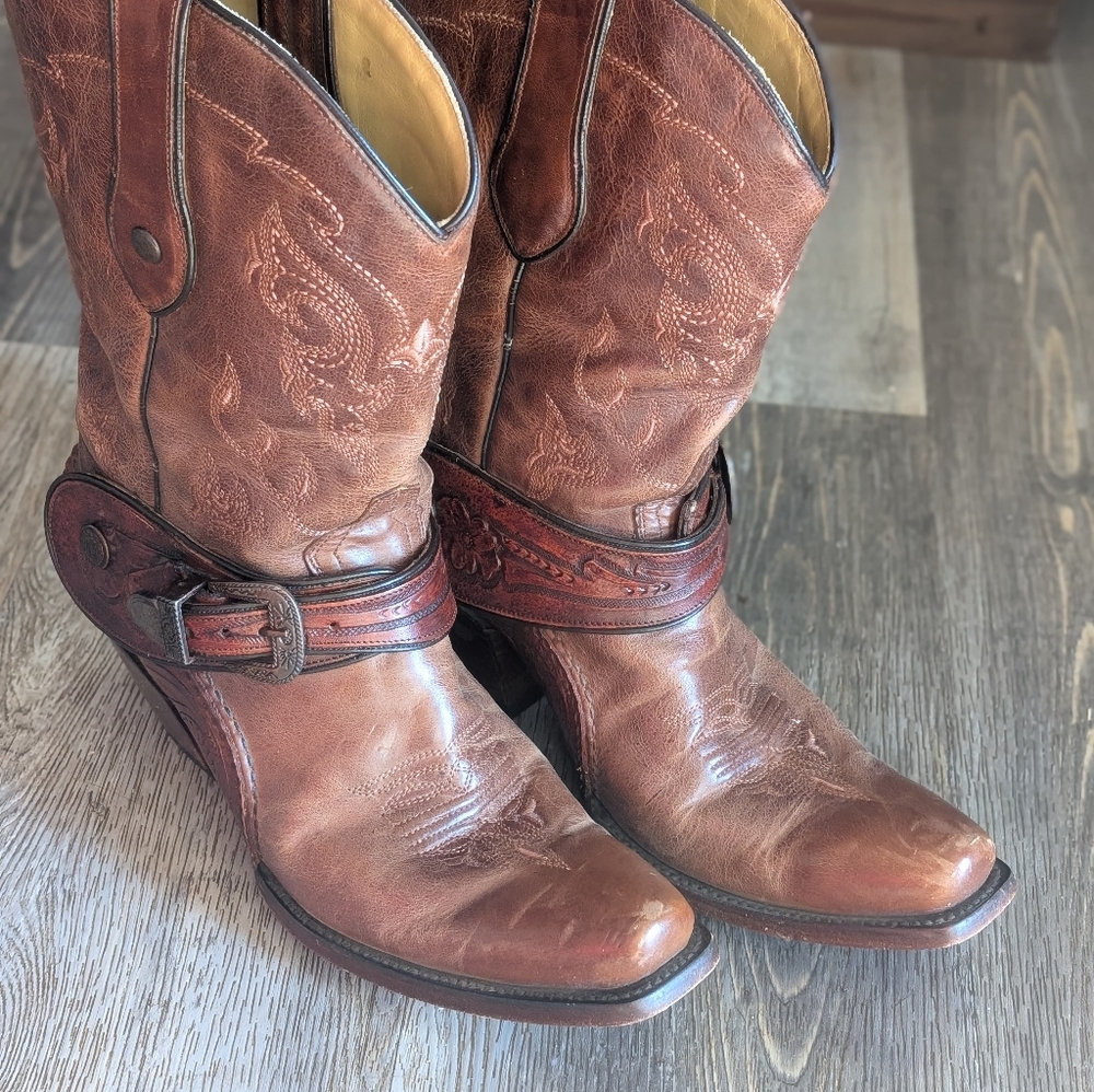 Corral Boots  Classic Saltillo Golden Brown Tooled Leather Womens Size 8 M